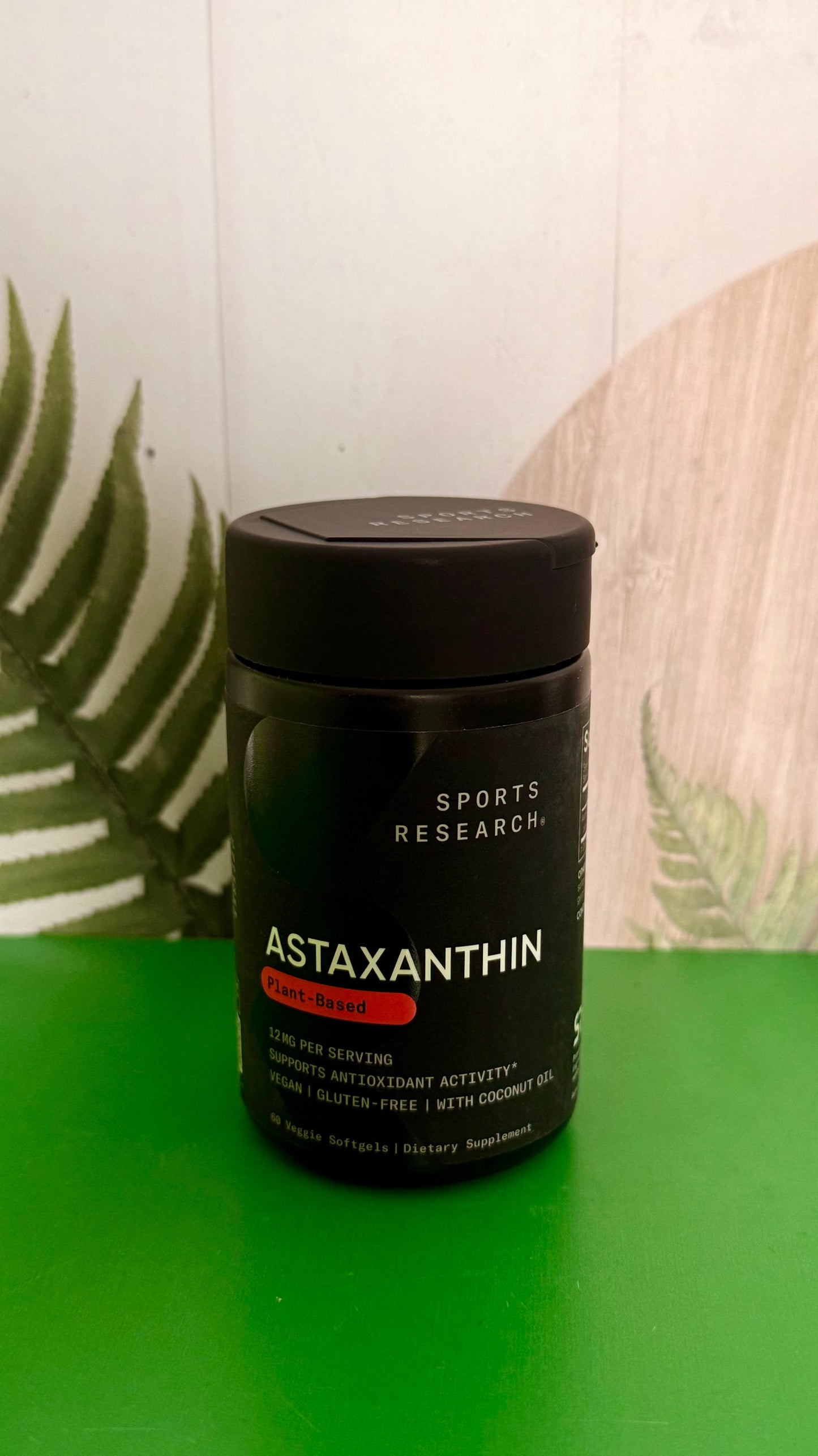 Astaxantina de Triple Fuerza 12mg con Aceite de Coco Orgánico | Sports Research | Suplemento Antioxidante para el Apoyo de la Salud de la Piel y los Ojos.